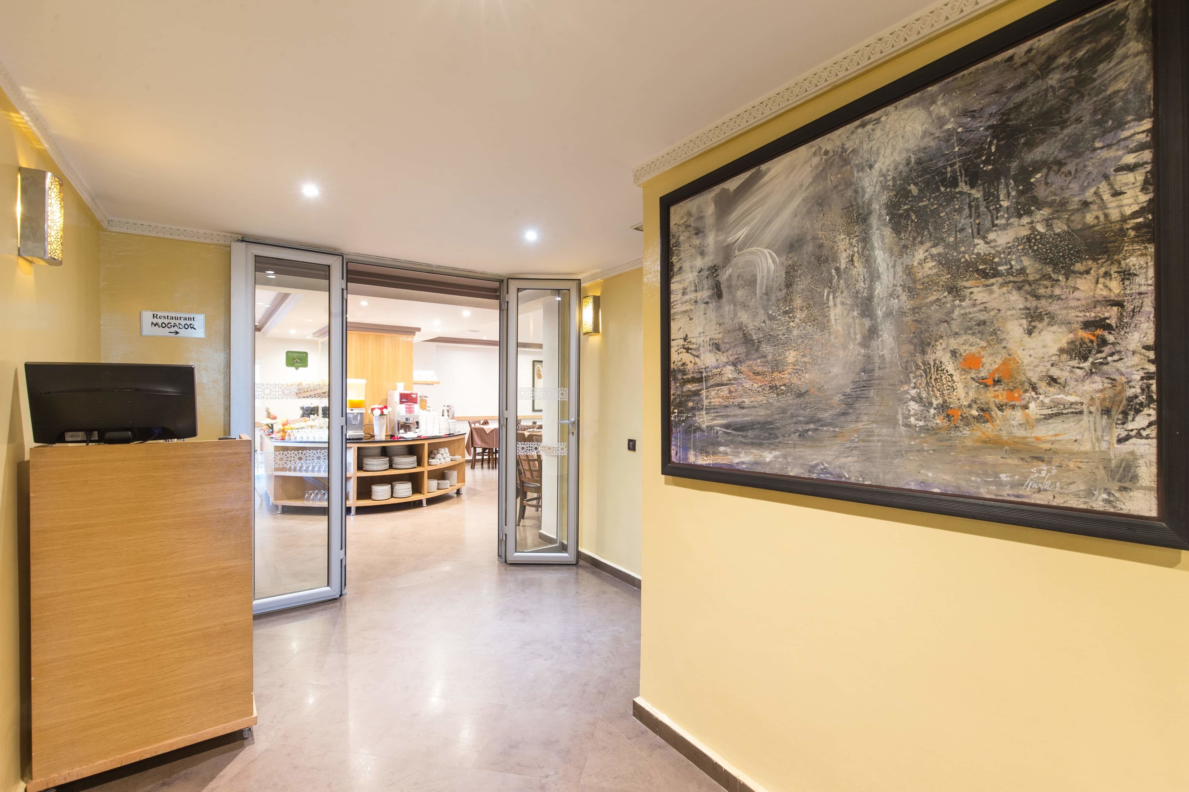 Breakfast, lunch and dinner served