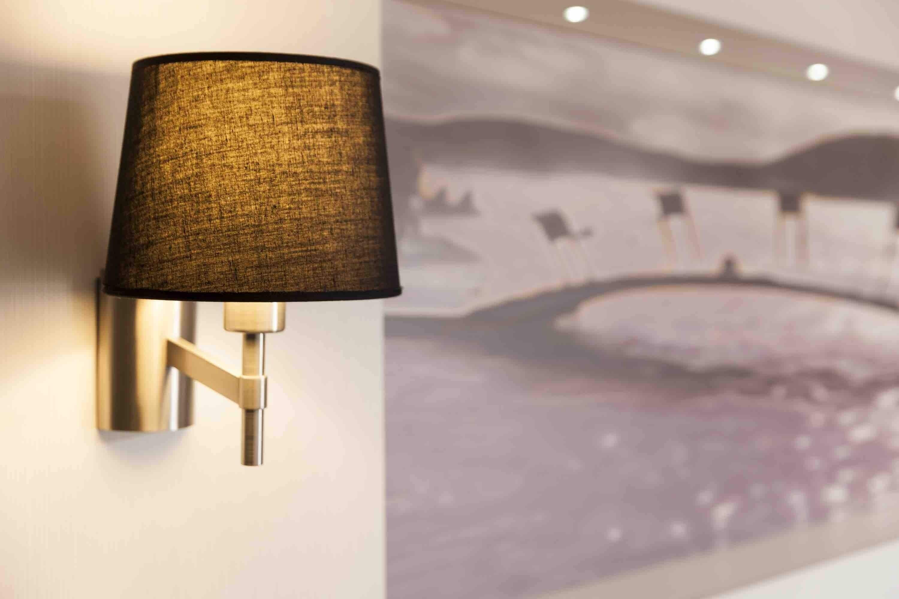 1 bedroom, desk, laptop workspace, soundproofing