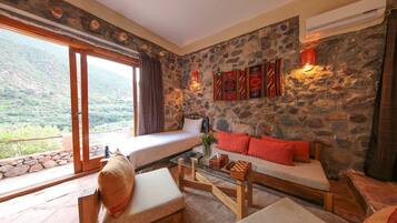 Televisión de pantalla plana, reproductor de DVD, estación para iPod