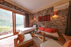 Televisión de pantalla plana, reproductor de DVD, estación para iPod