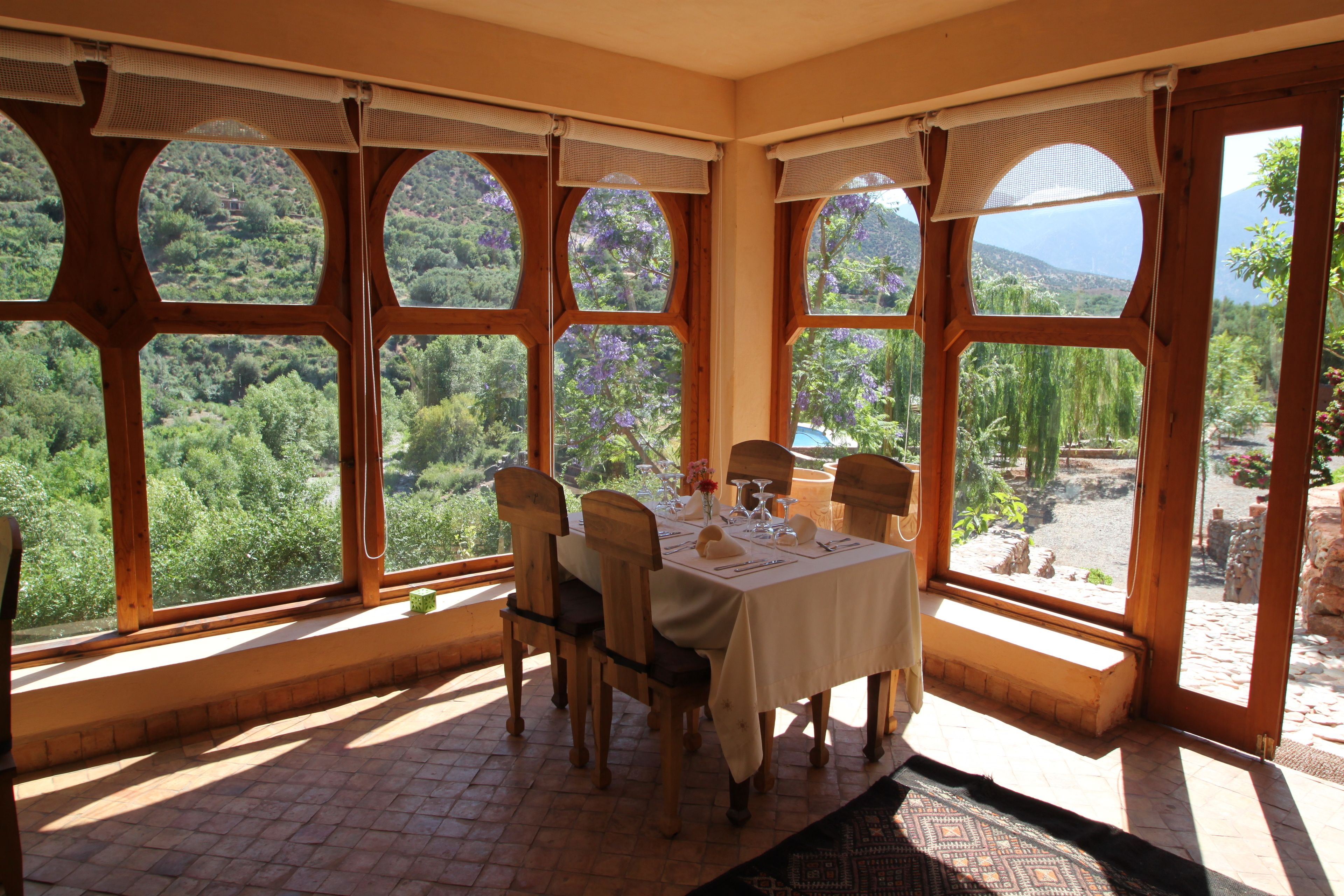 供应早餐、午餐和晚餐，摩洛哥菜，泳池景观