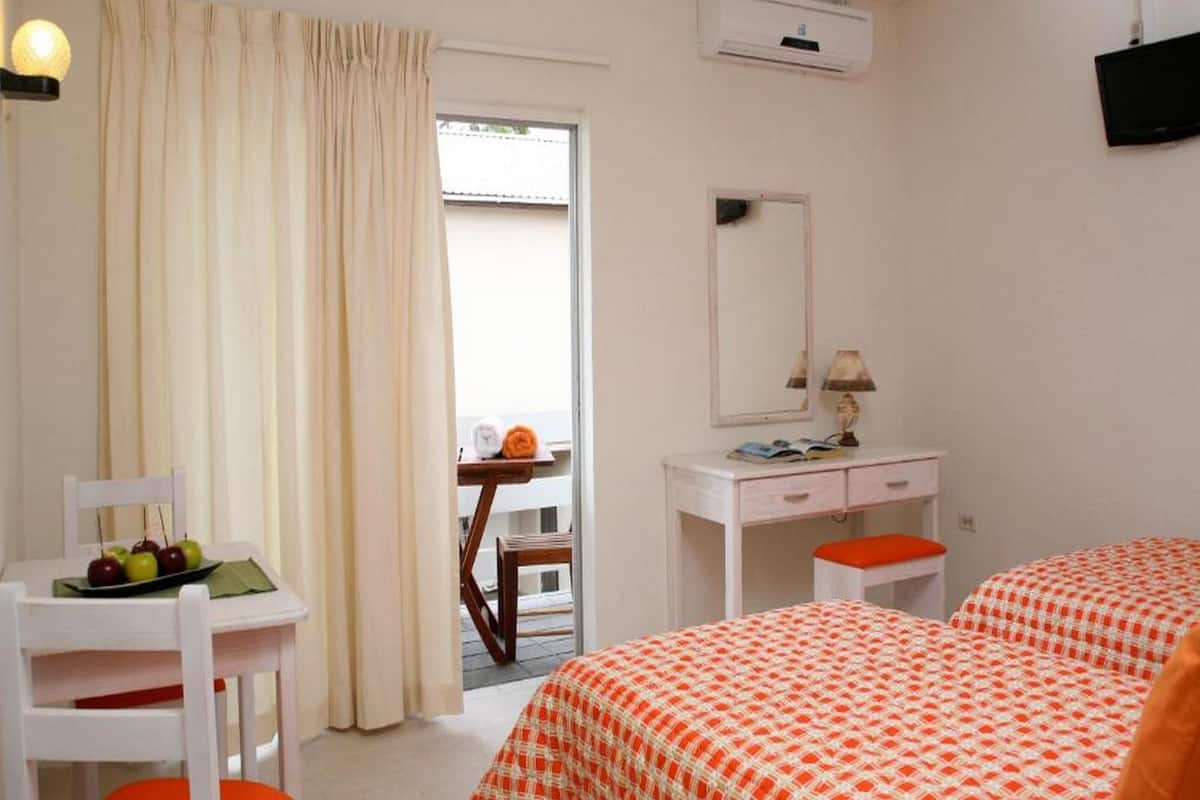 10 bedrooms, premium bedding, in-room safe, desk