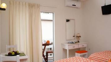 Deluxe Room, 2 Bedrooms, Kitchen | 10 bedrooms, premium bedding, in-room safe, desk