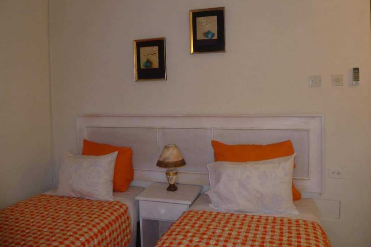 10 bedrooms, premium bedding, in-room safe, desk