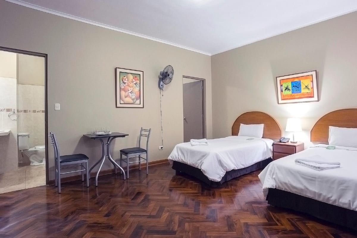 2 Schlafzimmer, Zimmersafe, kostenloses WLAN, Bettwäsche