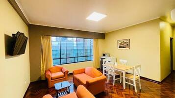 In-room safe, free WiFi, bed sheets