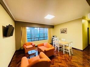 Caja de seguridad en la habitación, wifi gratis y ropa de cama 