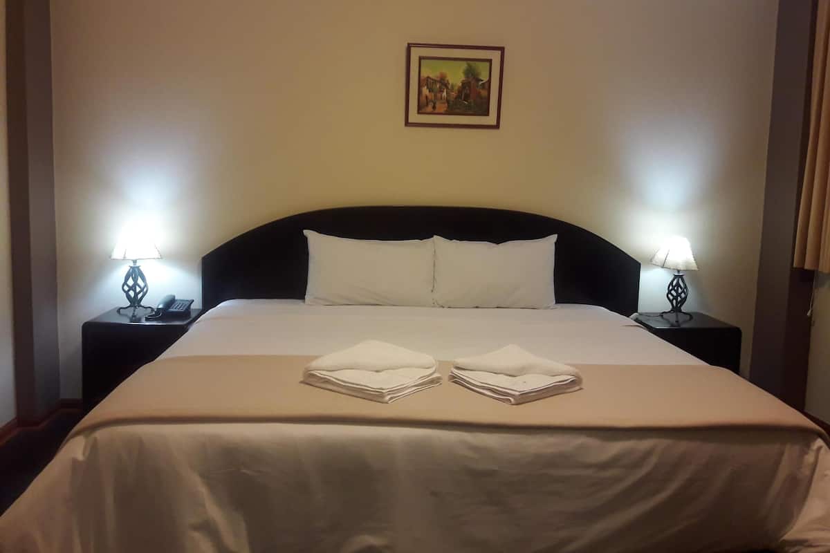 In-room safe, free WiFi, bed sheets