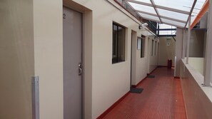 Caja de seguridad en la habitación, wifi gratis y ropa de cama 