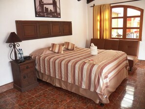 Habitación estándar | Ropa de cama de alta calidad, decoración individual, cortinas opacas