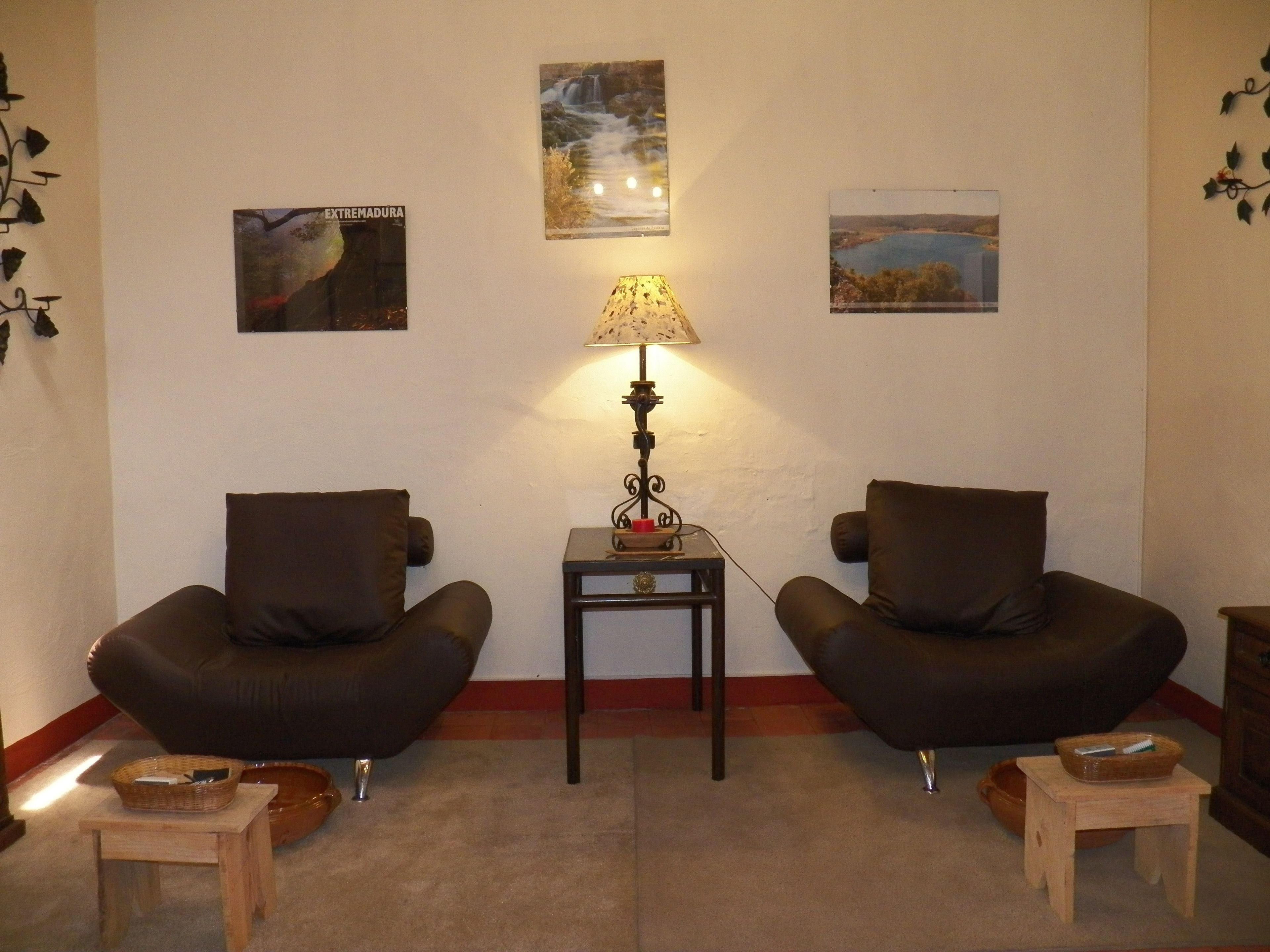 Couples treatment rooms, body treatments, hot stone massages