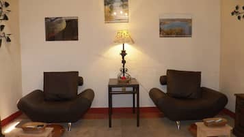 Couples treatment rooms, body treatments, hot stone massages