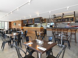 Café da manhã e jantar
