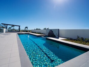 حمّام سباحة خارجي