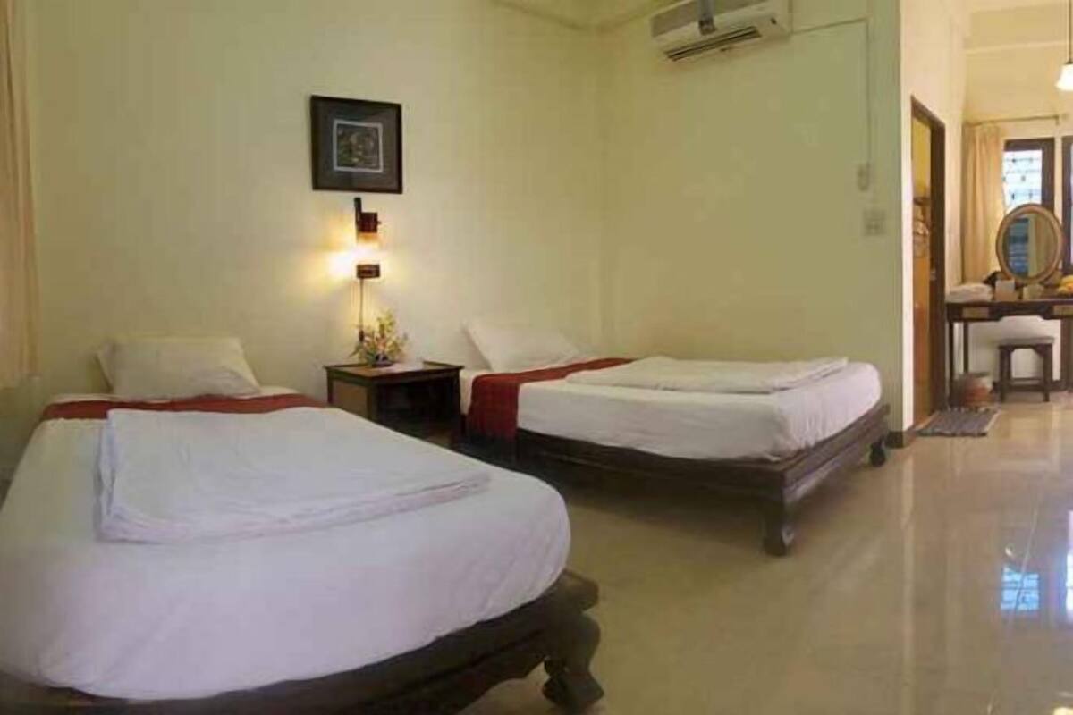 Premium bedding, in-room safe, desk, blackout curtains