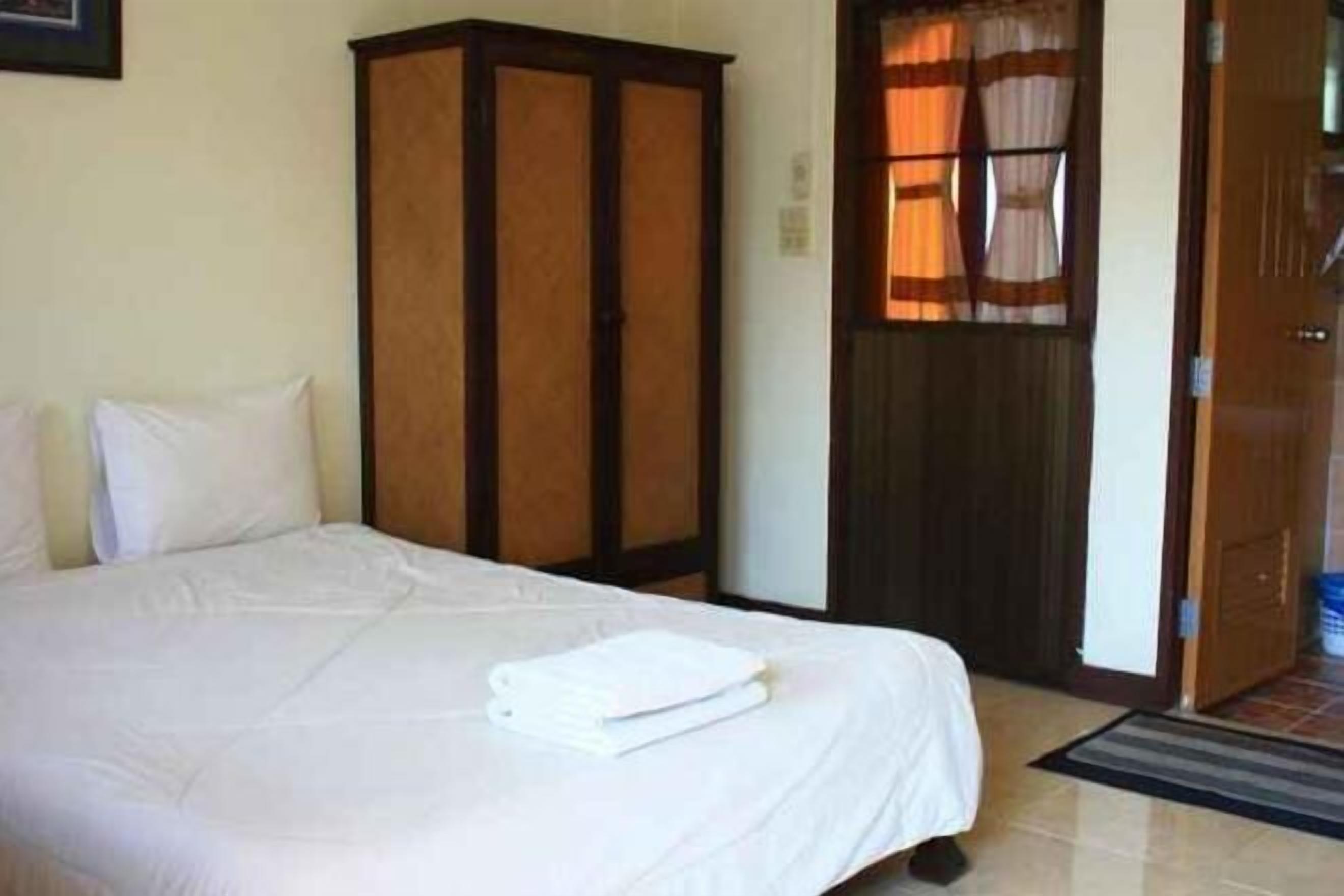 Premium bedding, in-room safe, desk, blackout curtains