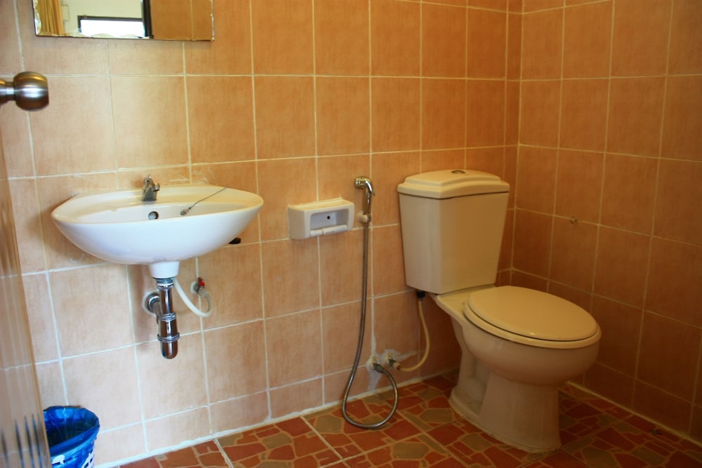 โรงแรมตีฆ้อง Tri Gong Hotel (SHA Extra Plus) by null