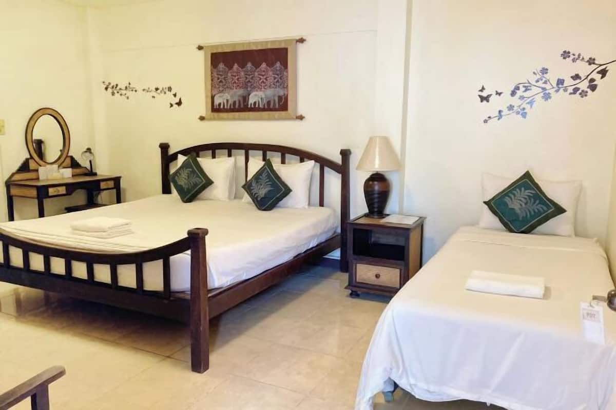 Premium bedding, in-room safe, desk, blackout curtains