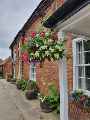 Exterior - The Lord Nelson Inn (Newark)