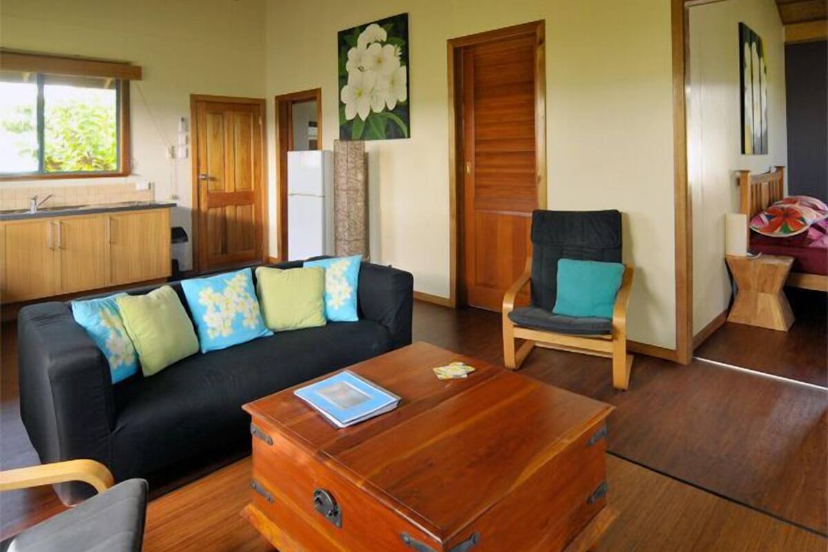 Bungalow, 2 Bedrooms, Ocean View | Living room