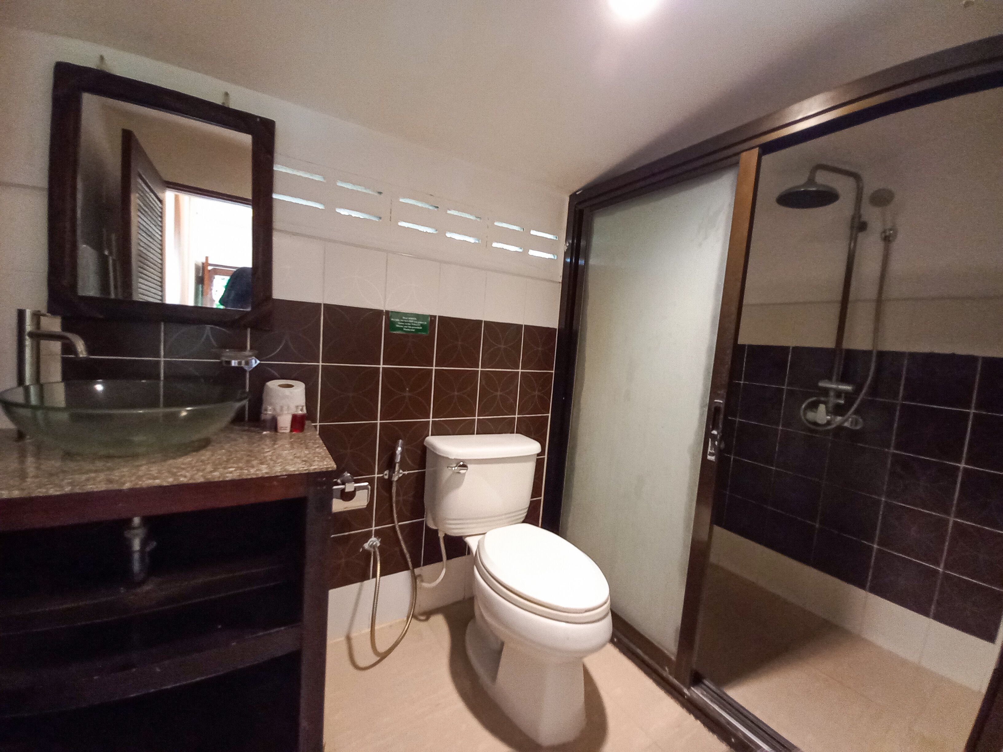 shower, free toiletries, towels