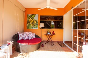 Familierom, terrasse, hageutsikt | Terrasse/patio