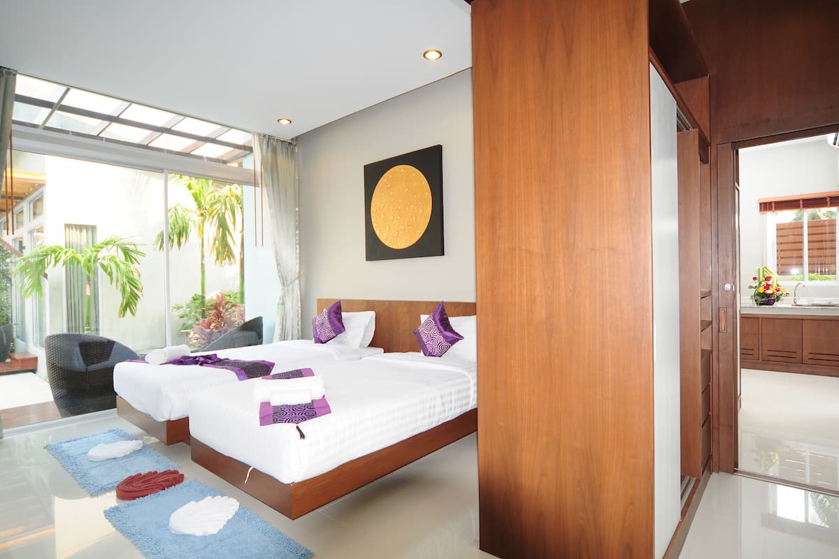 Minibar, in-room safe, desk, rollaway beds