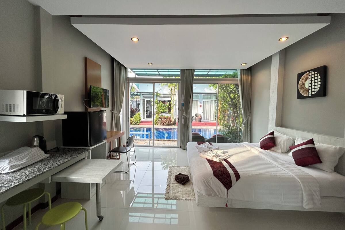 superior room | minibar, in-room safe, desk, rollaway beds