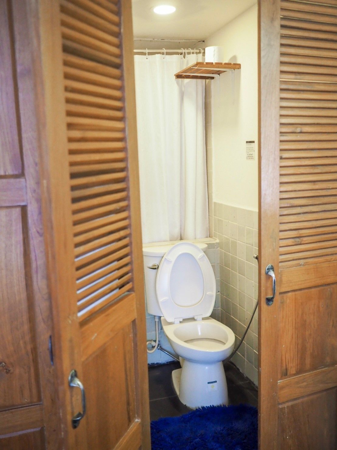 Chambre Double Supérieure | Salle de bain | Douche, articles de toilette gratuits, sèche-cheveux, chaussons