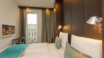 Premium bedding, desk, soundproofing, free WiFi