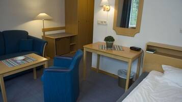 Desk, soundproofing, free rollaway beds, free WiFi