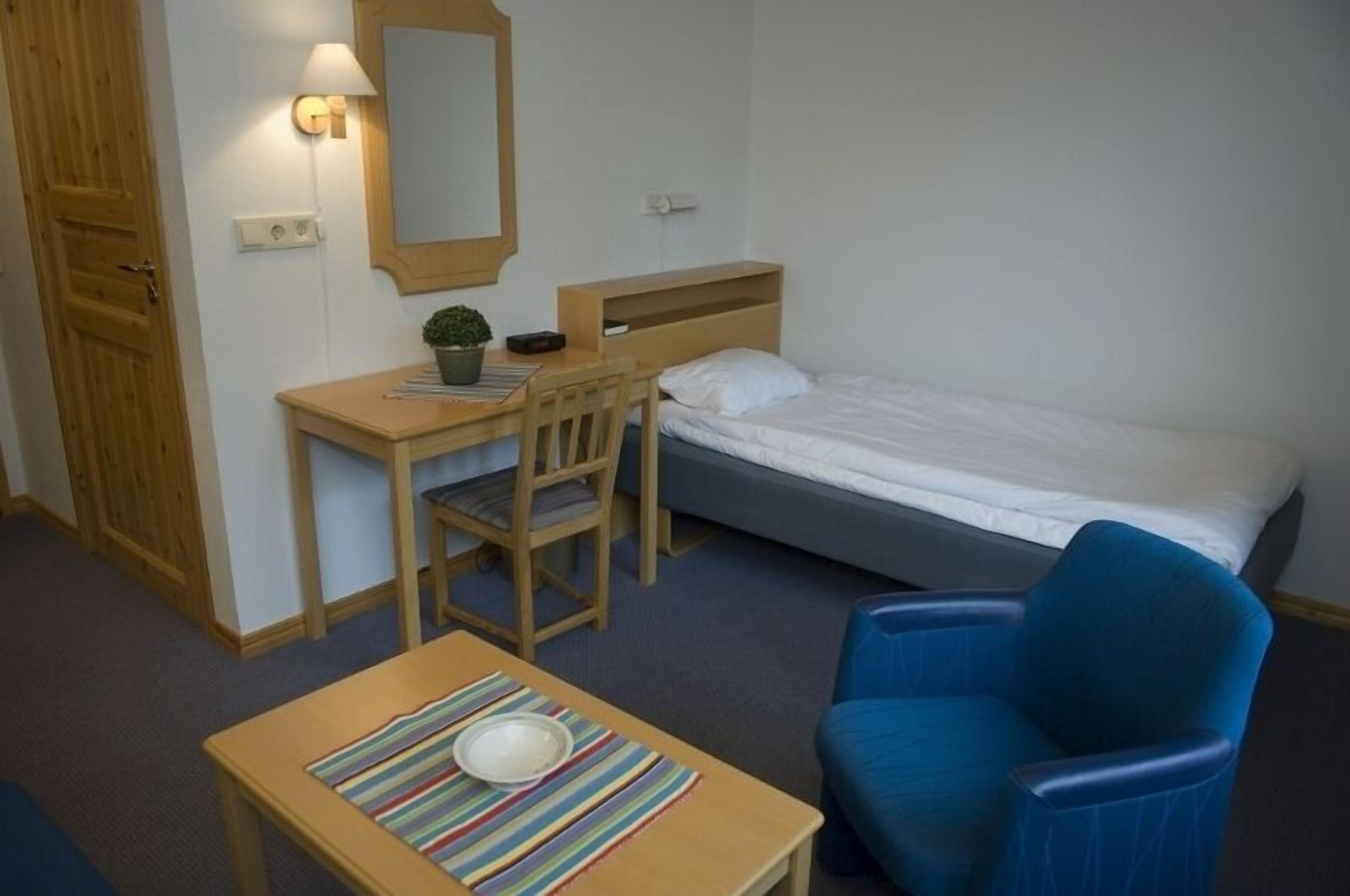 Single Room | Desk, soundproofing, free rollaway beds, free WiFi