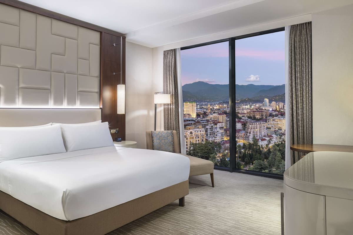 room, 1 king bed | in-room safe, soundproofing, free cots/infant beds, rollaway beds