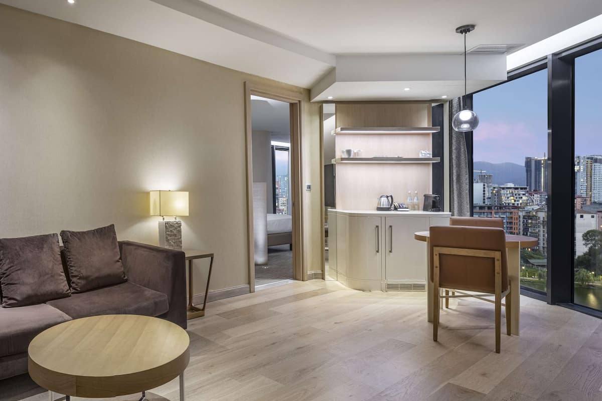 suite, 1 bedroom | living area | flat-screen tv