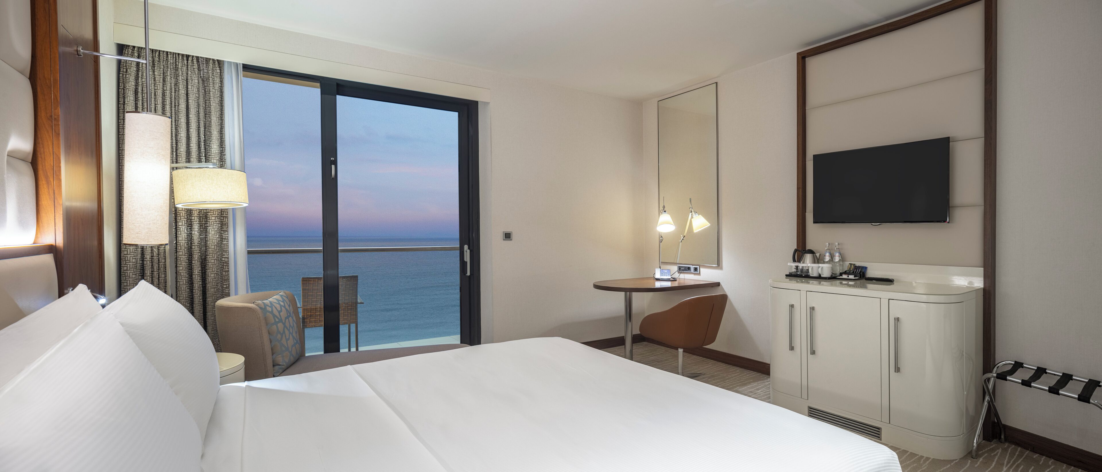 Caja de seguridad en la habitación y sistema de insonorización 