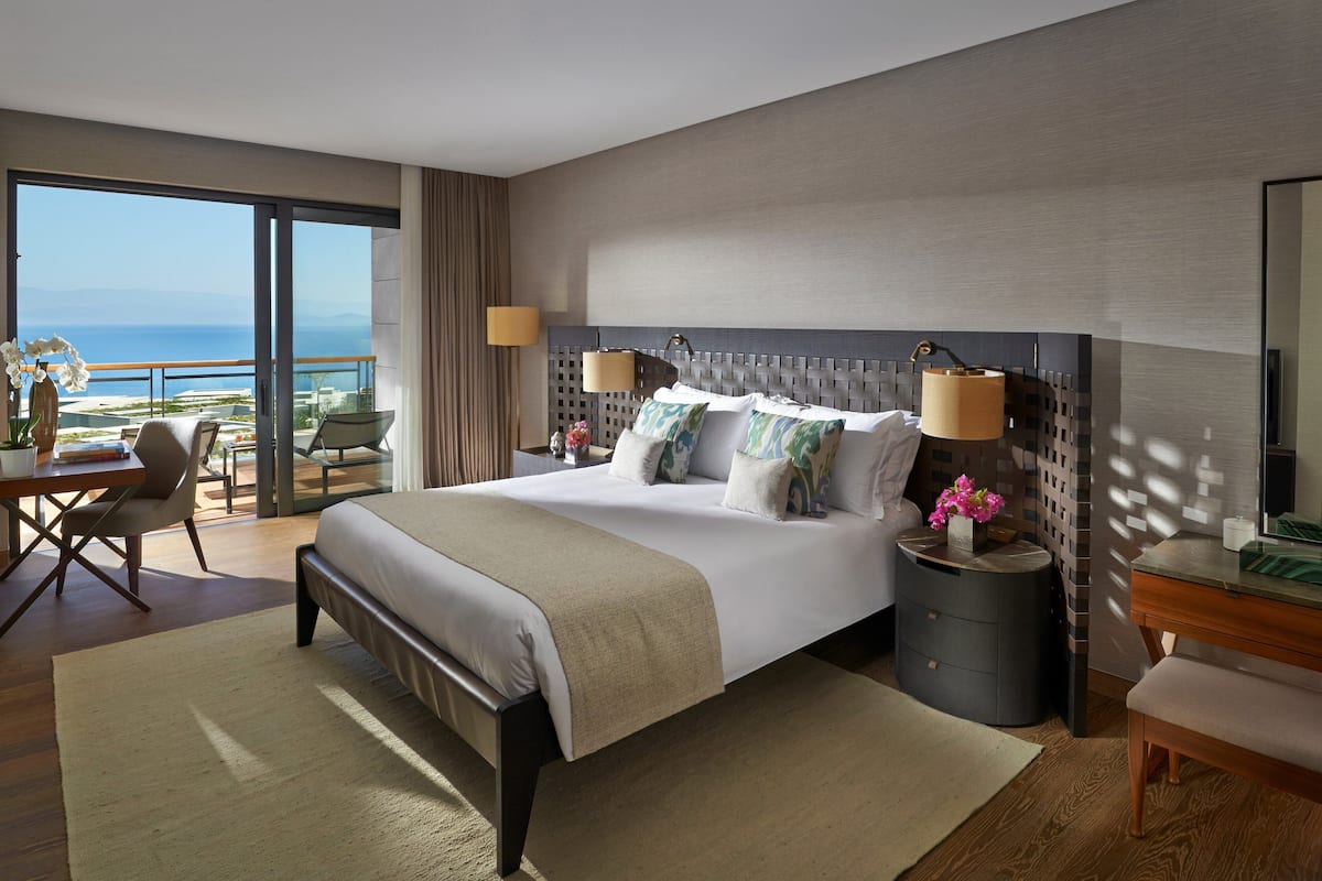 1 bedroom, premium bedding, minibar, in-room safe