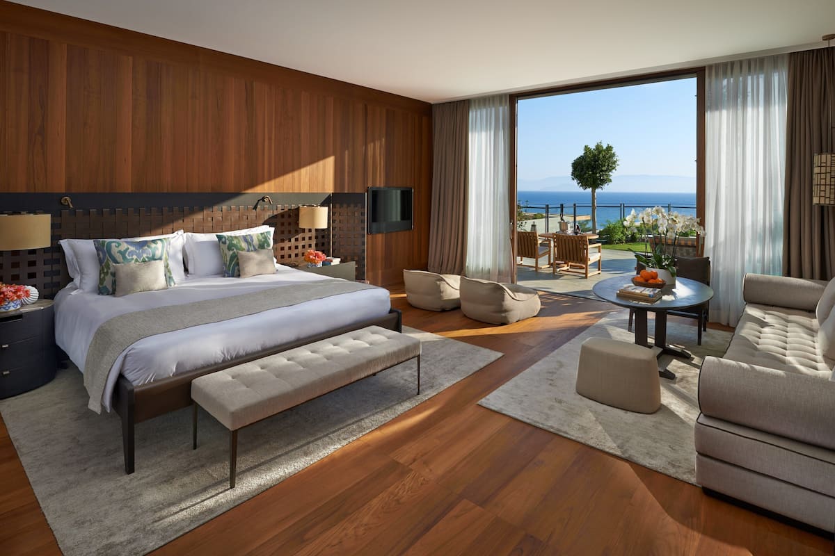1 bedroom, premium bedding, minibar, in-room safe