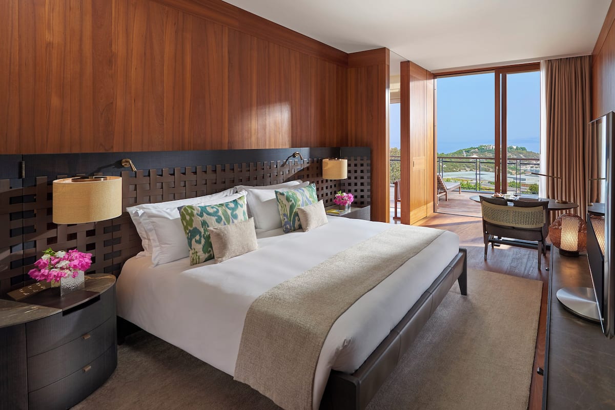 1 bedroom, premium bedding, minibar, in-room safe
