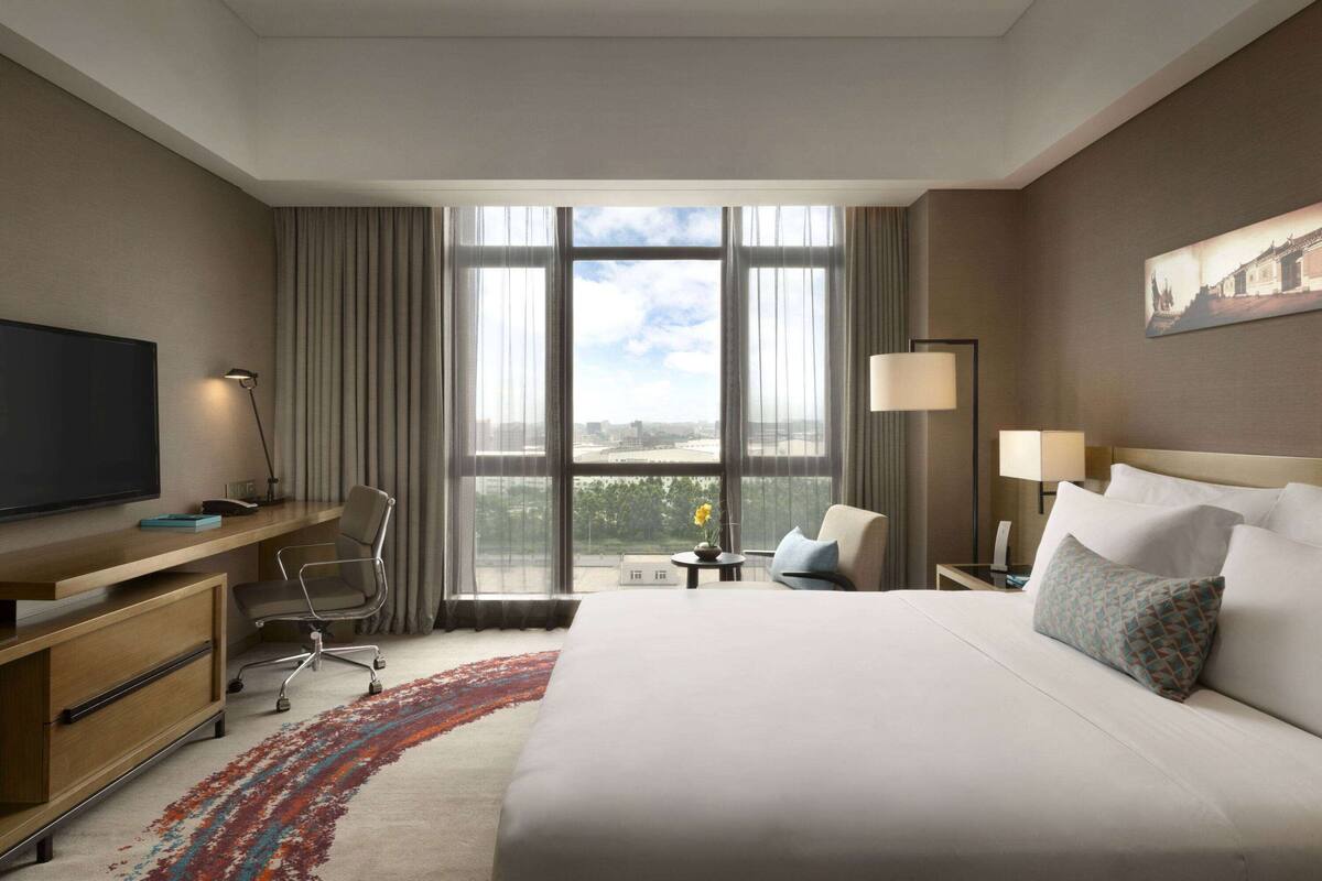 minibar, in-room safe, desk, laptop workspace