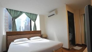 Deluxe Room, 1 King Bed | 1 bedroom, desk, laptop workspace, blackout drapes - Hotel Ambassador Bukit Bintang (Kuala Lumpur)