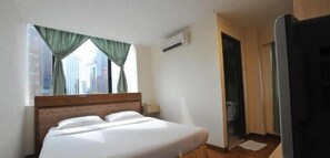 1 habitación, decoración personalizada y escritorio 