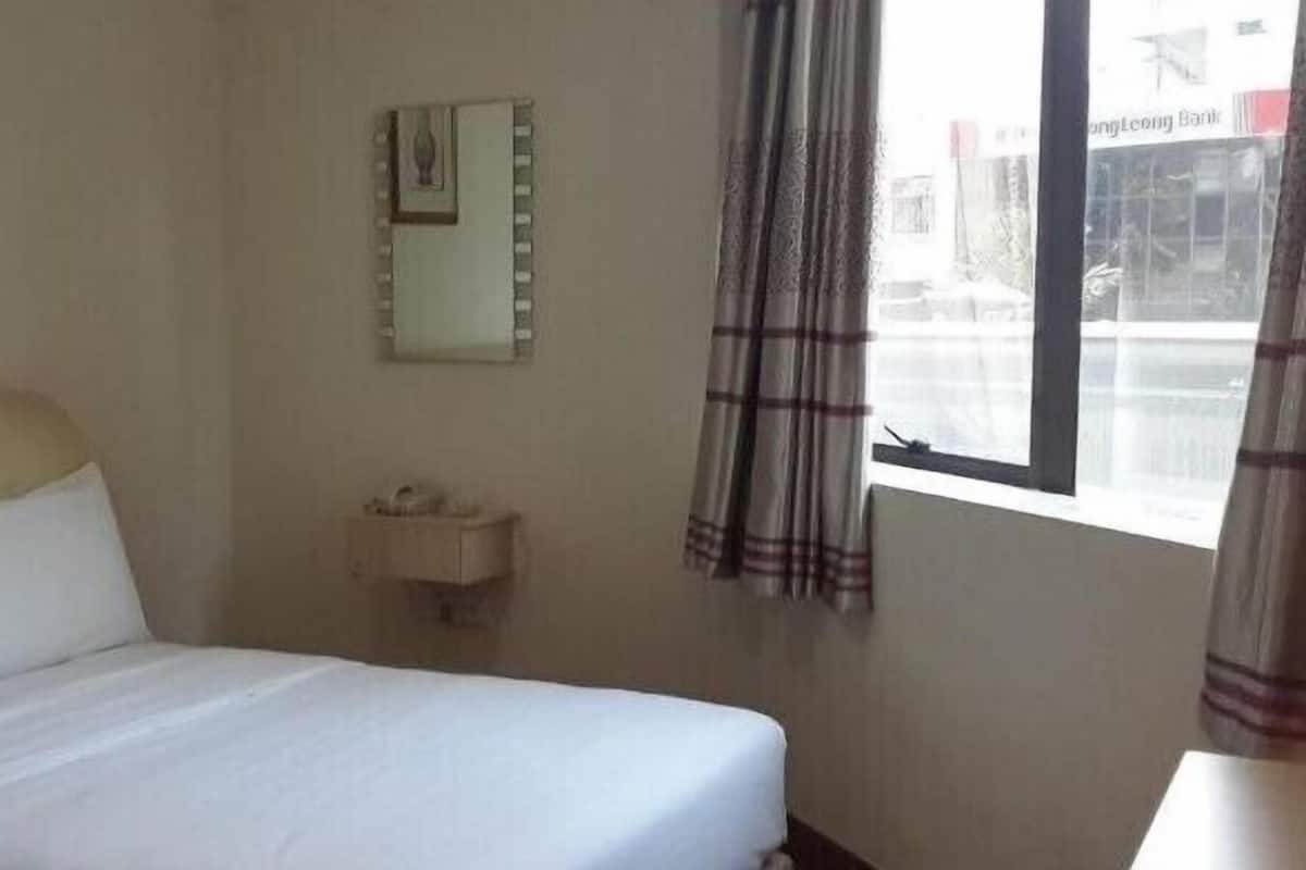 Deluxe Room, 1 Queen Bed, City View | 1 bedroom, desk, laptop workspace, blackout drapes