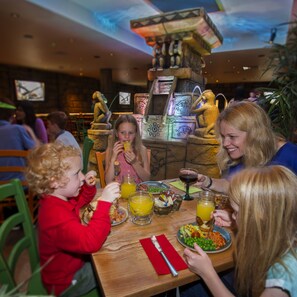 Breakfast, lunch and dinner served  - Chessington Resort Hotel (Chessington)