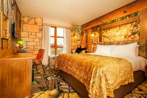 In-room safe, desk, laptop workspace, iron/ironing board - Chessington Resort Hotel (Chessington)