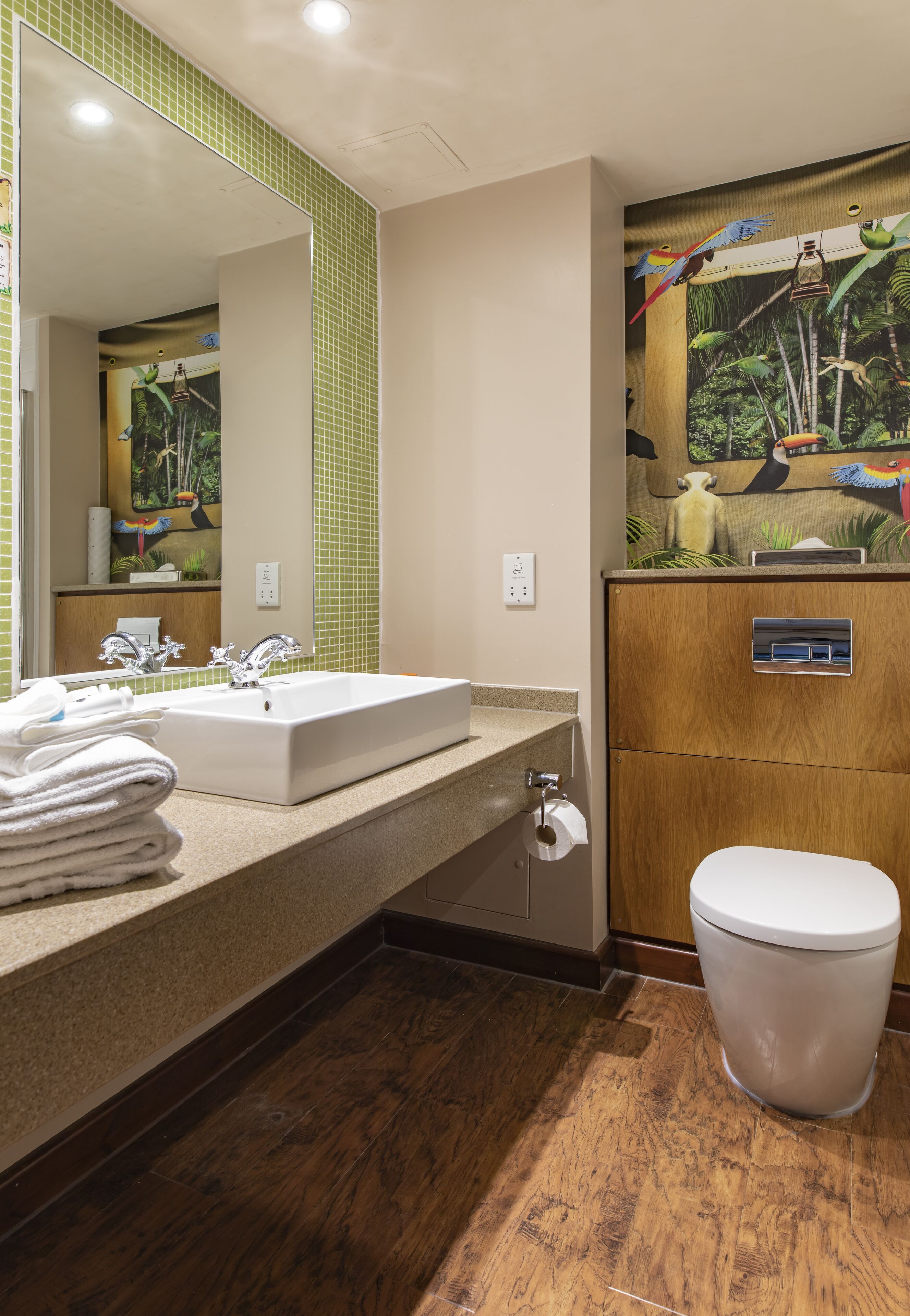 azteca discovery family room | bathroom | free toiletries, hair dryer, towels