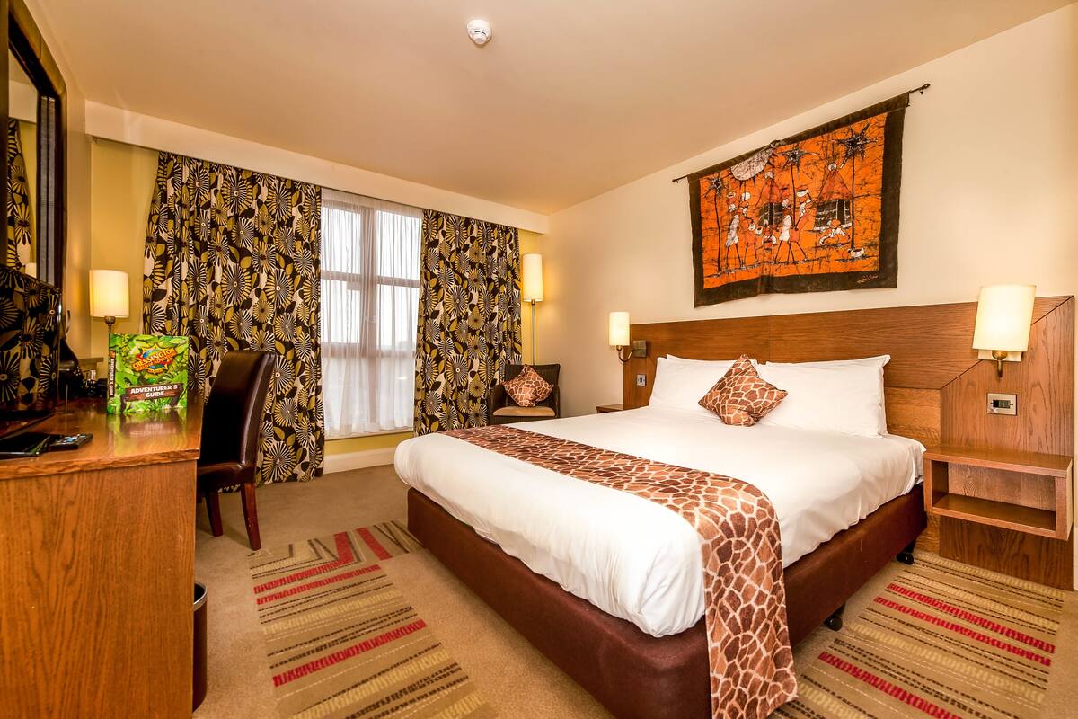 Safari Family room | Desk, laptop workspace, WiFi (free), alarm clocks