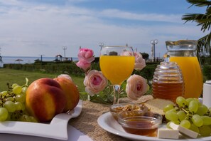 Daily to-go breakfast for a fee - Alkinoos Beach Hotel (Polygyros)