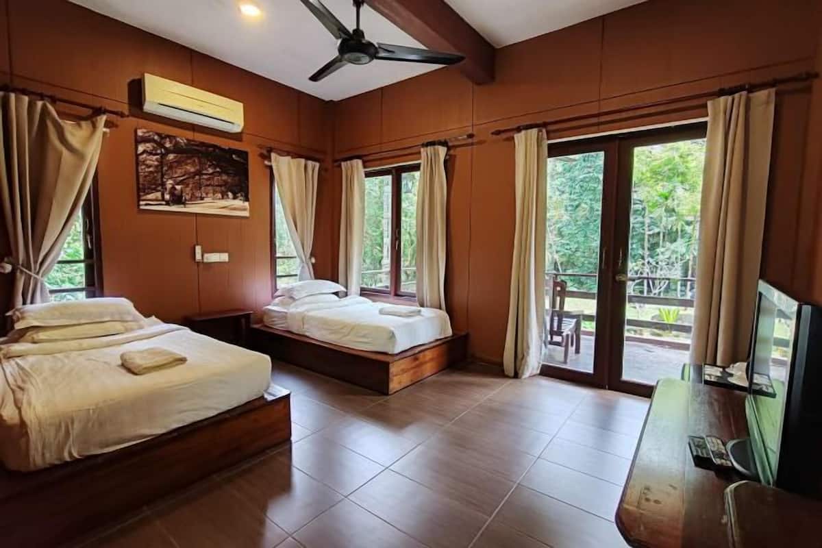 Minibar, bed sheets