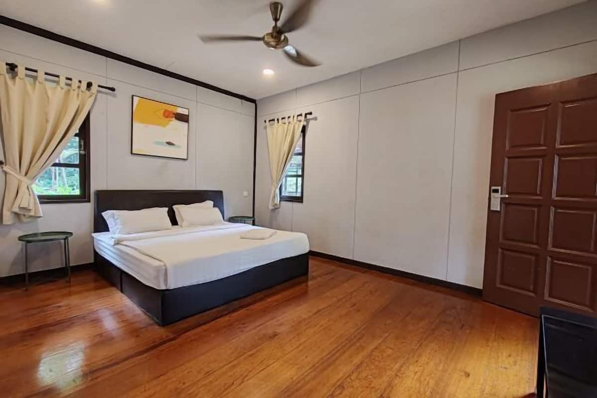 1 bedroom, minibar, bed sheets