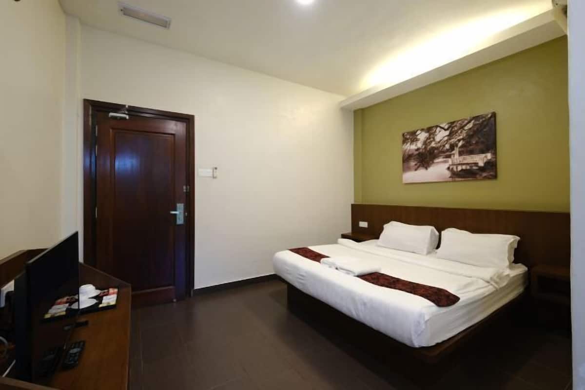 Minibar, bed sheets